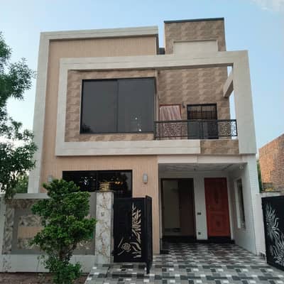 I SELL 5 MARLA BRAND NEW HOUSE IN BAHRIA ORCHARD LAHORE. PHASE 2 G-BLOCK TO MAIN BOULEVARD AND PARK