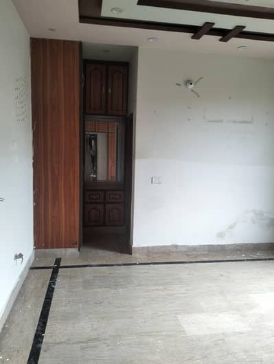 10 Marla Middle portion for rent