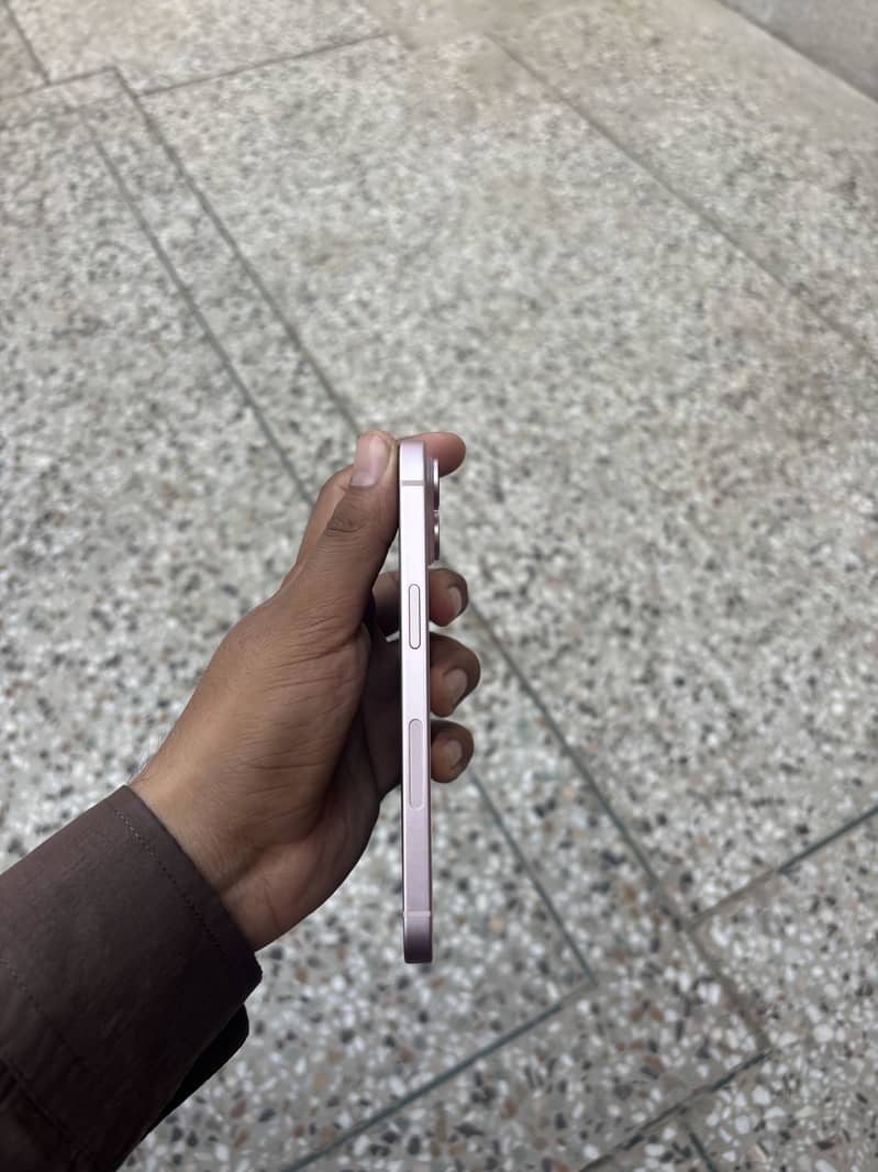 Apple iPhone 15 4