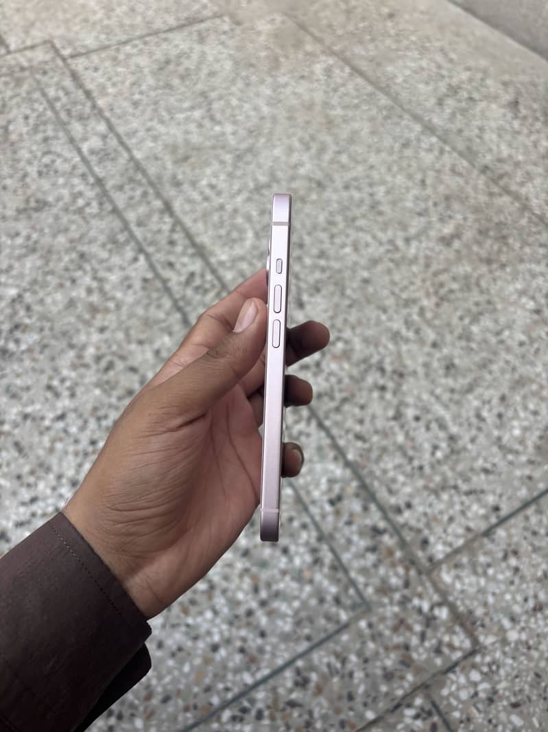 Apple iPhone 15 6