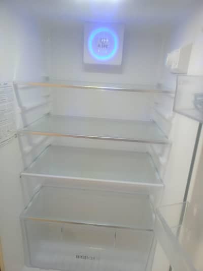 Haier HRF-276lPRA DC 216L Black Glass Refrigerator For Sale