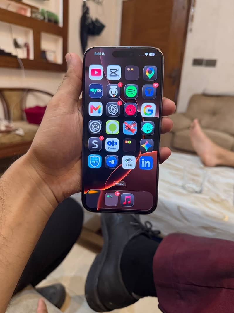 iPhone 16 pro max 3