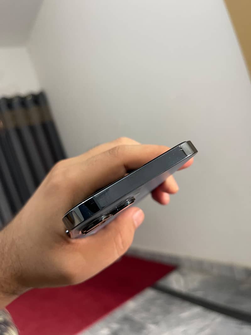 Apple iPhone 13 Pro Max 4