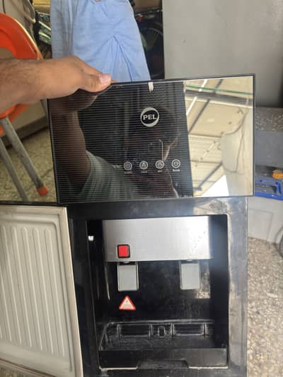 Mini water dispenser