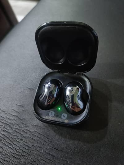 I am selling Samsung buds live