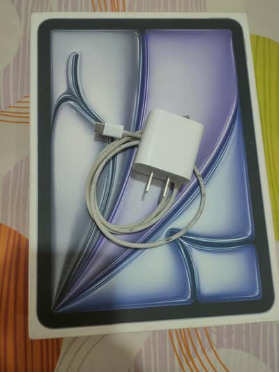 Apple ipad air 7 m3 128gb wifi ( 1 month warranty left )