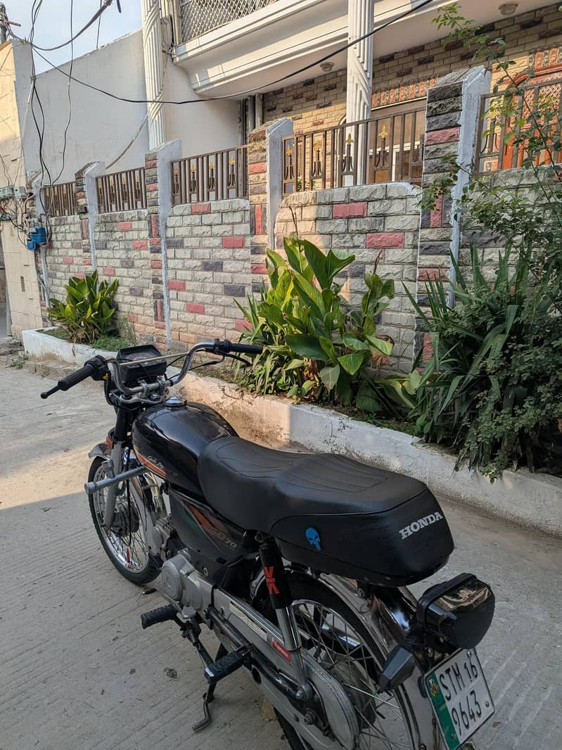 CD 70 black 2016 3