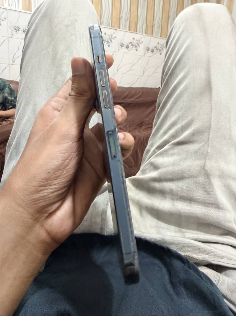 Apple iPhone 12 Pro Max 4