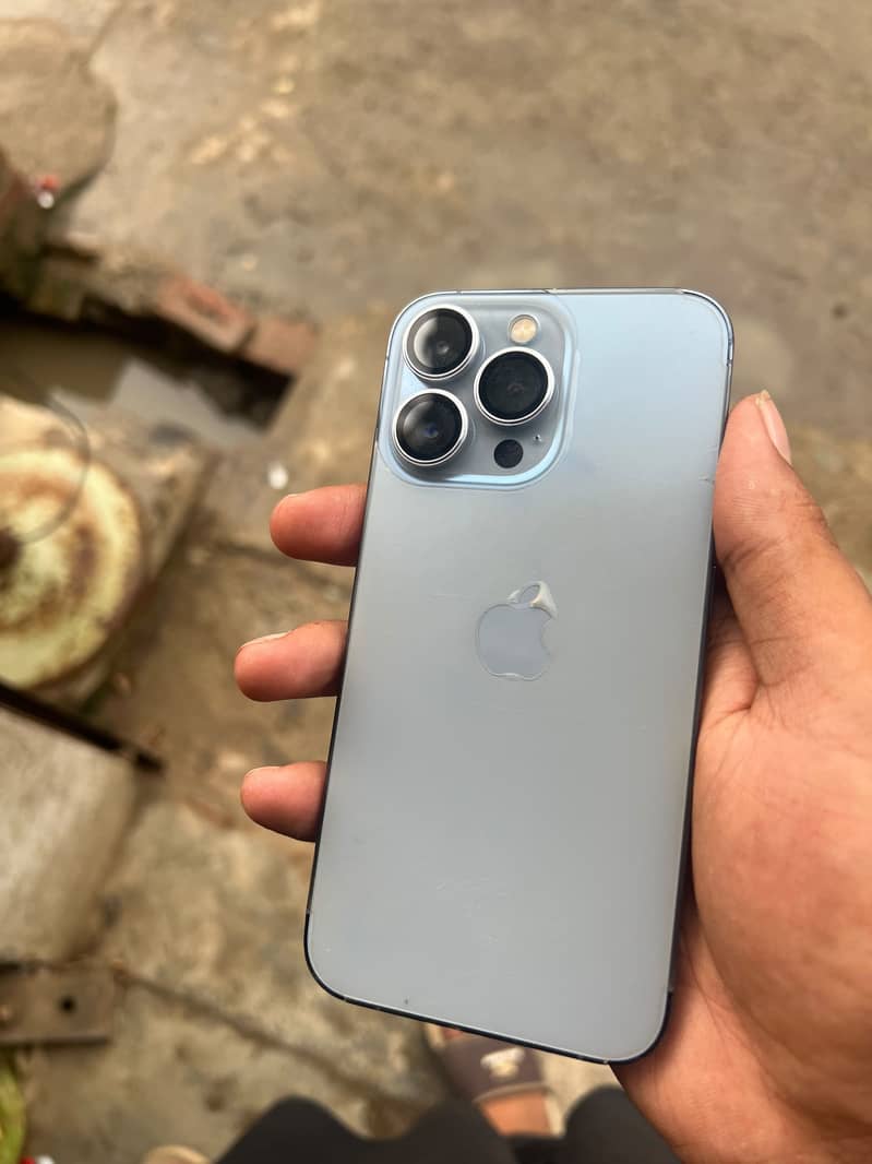 Apple iPhone 13 Pro 1