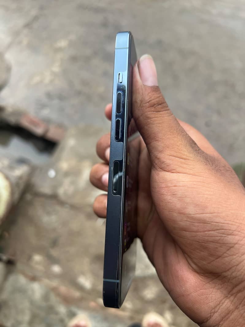 Apple iPhone 13 Pro 4