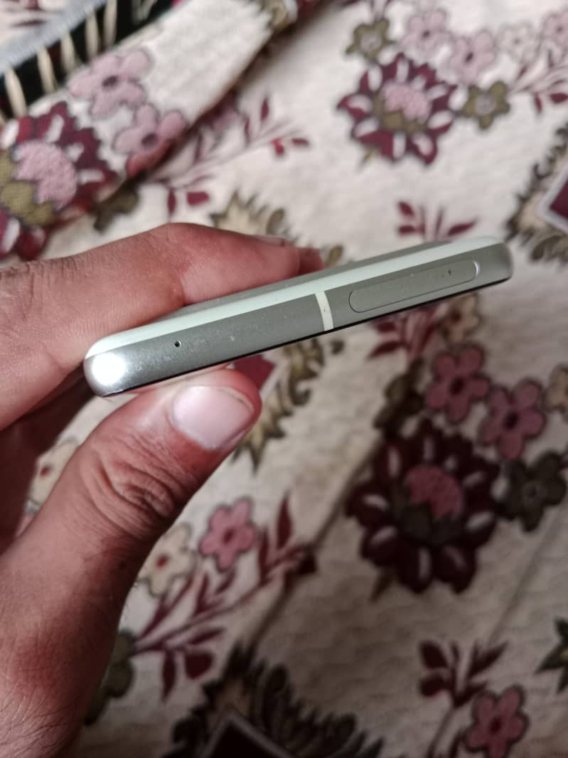Google Pixel 7 4