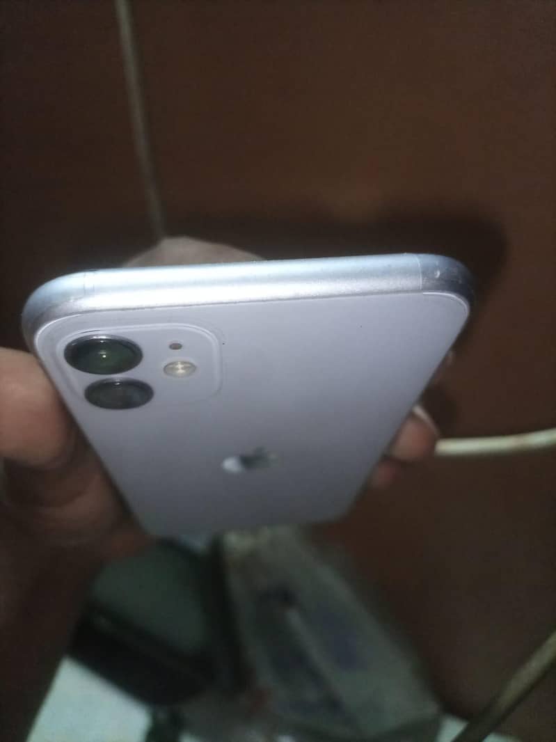 Apple iPhone 11 4