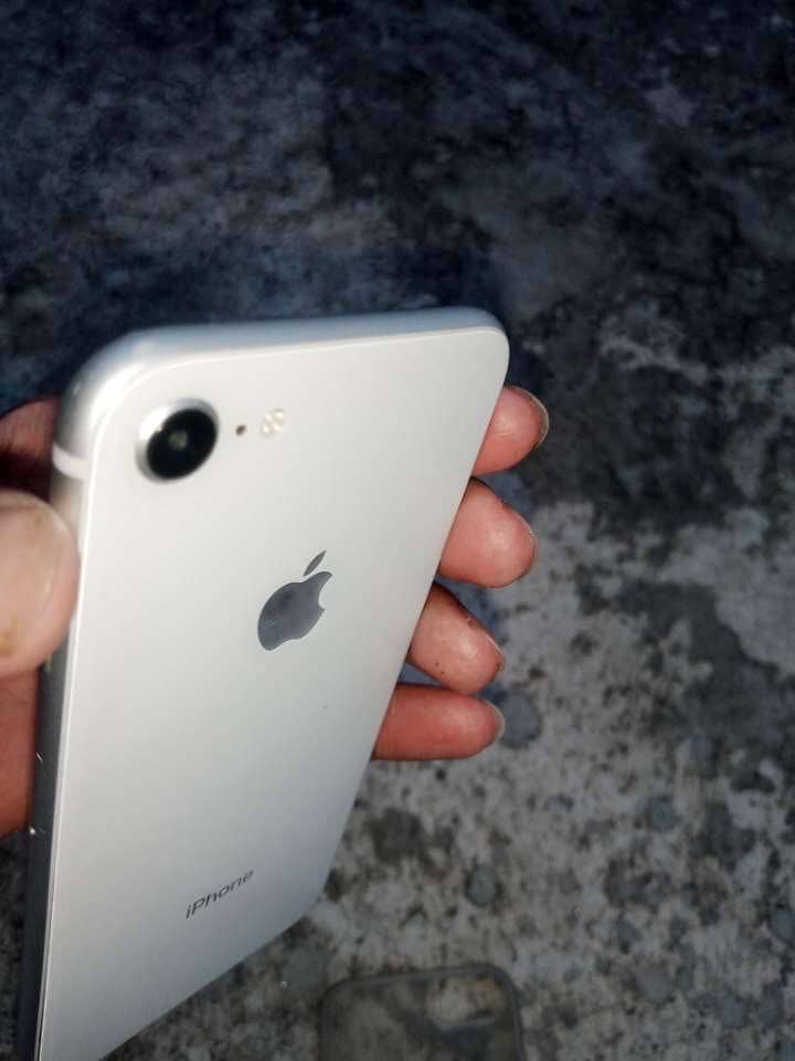 Apple iPhone 8 4