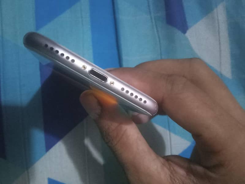 iPhone 8 6