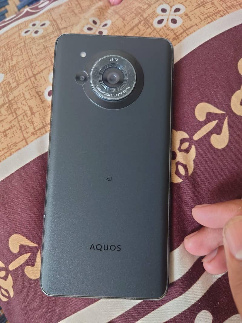 Sharp Aquos R7 0