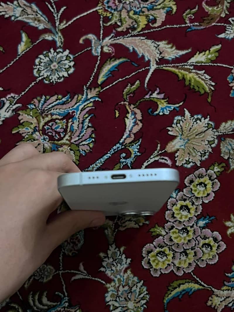 Apple iPhone 15 2