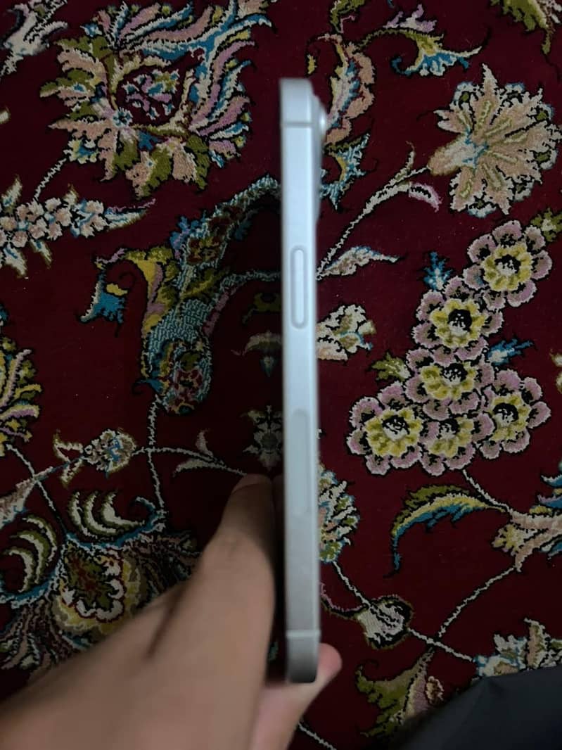 Apple iPhone 15 4