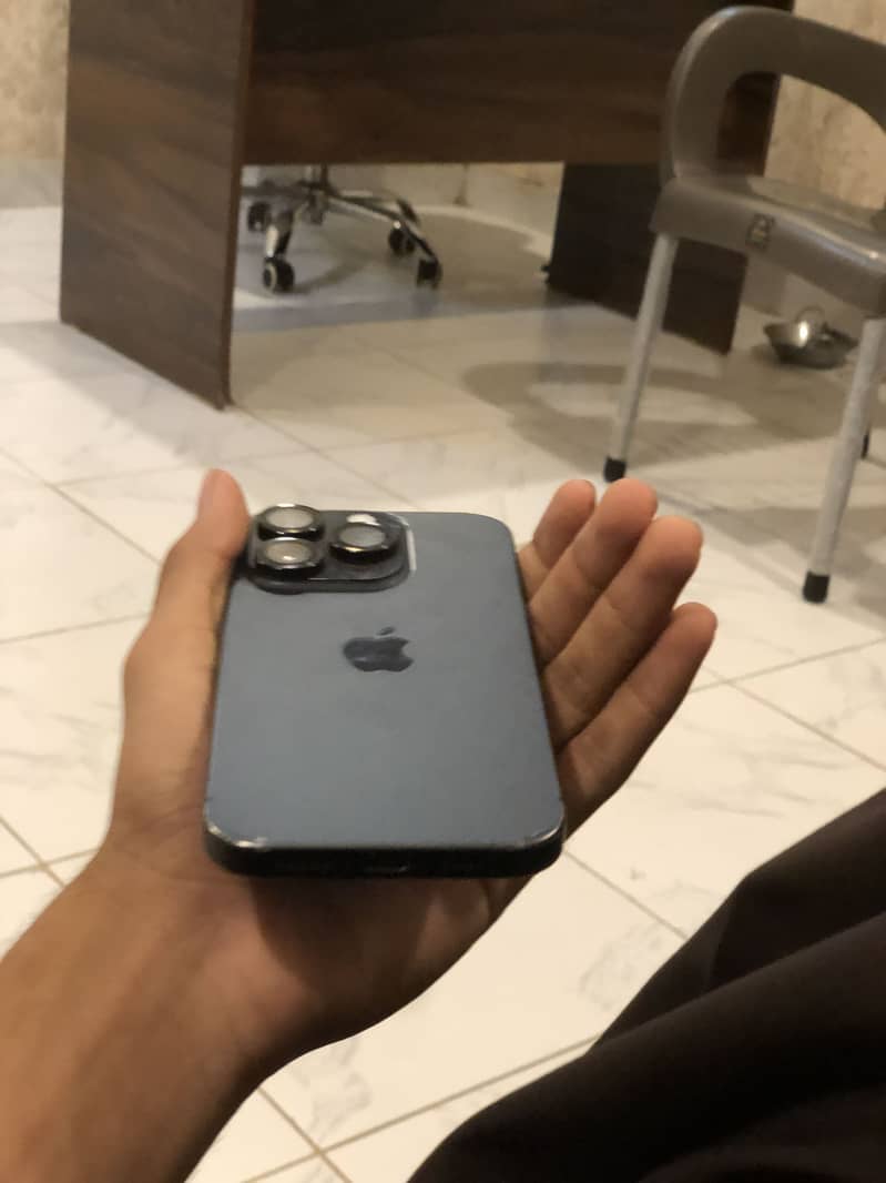 Apple iPhone 15 Pro 3