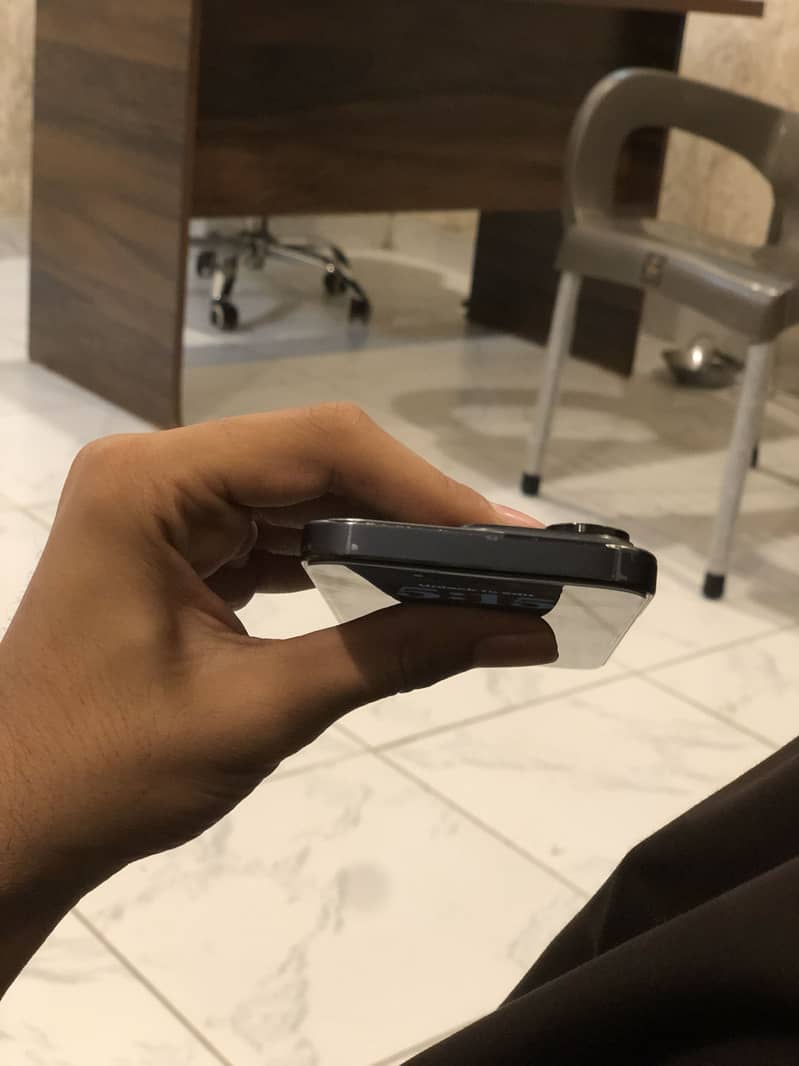Apple iPhone 15 Pro 4