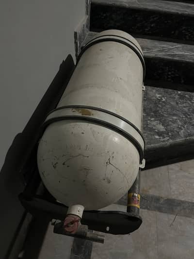 CNG Cylinder With Gas Kit For Sale.