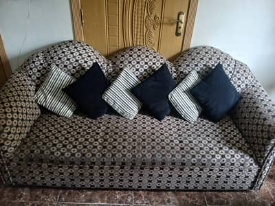 Good condition sofa set