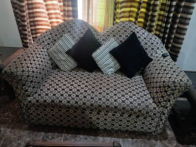 Good condition sofa set 1