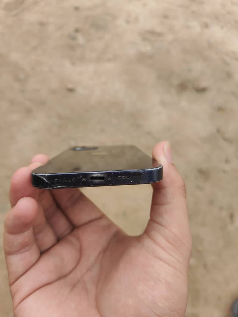Apple iPhone 12 4