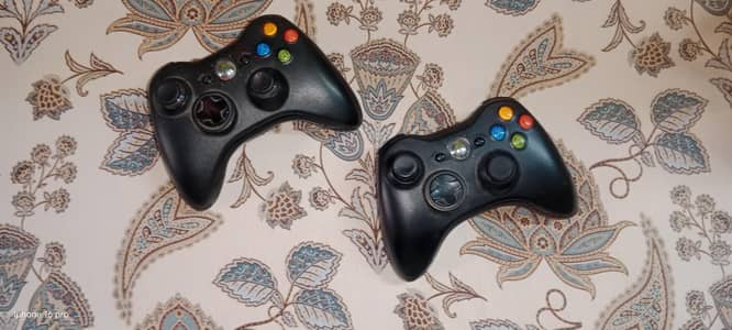 Xbox 360 j tech for sale | 2 controllers | charger |and Kinect