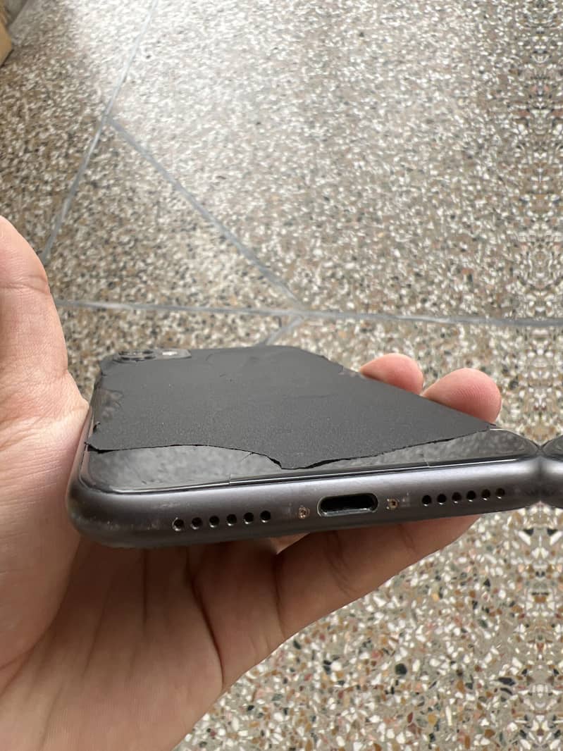 Apple iPhone 11 4