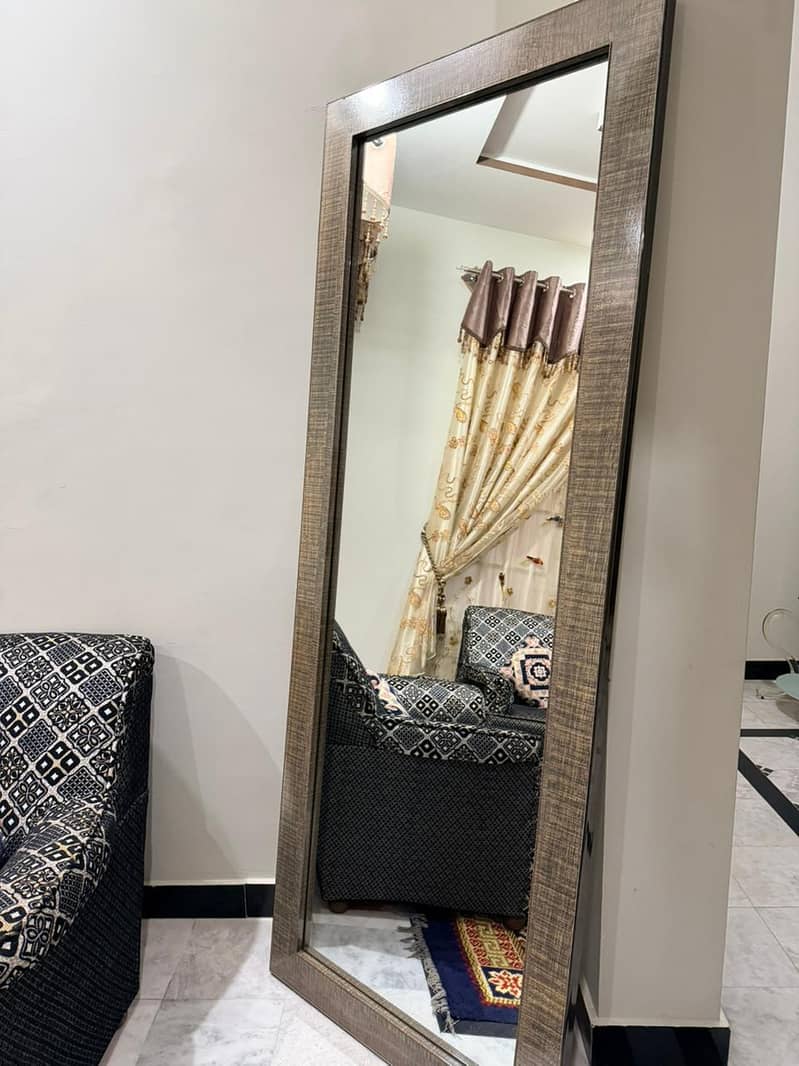 Standing mirror 1