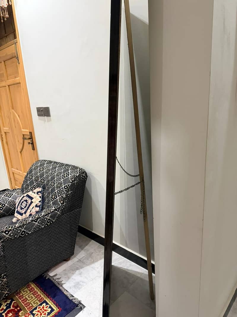 Standing mirror 2