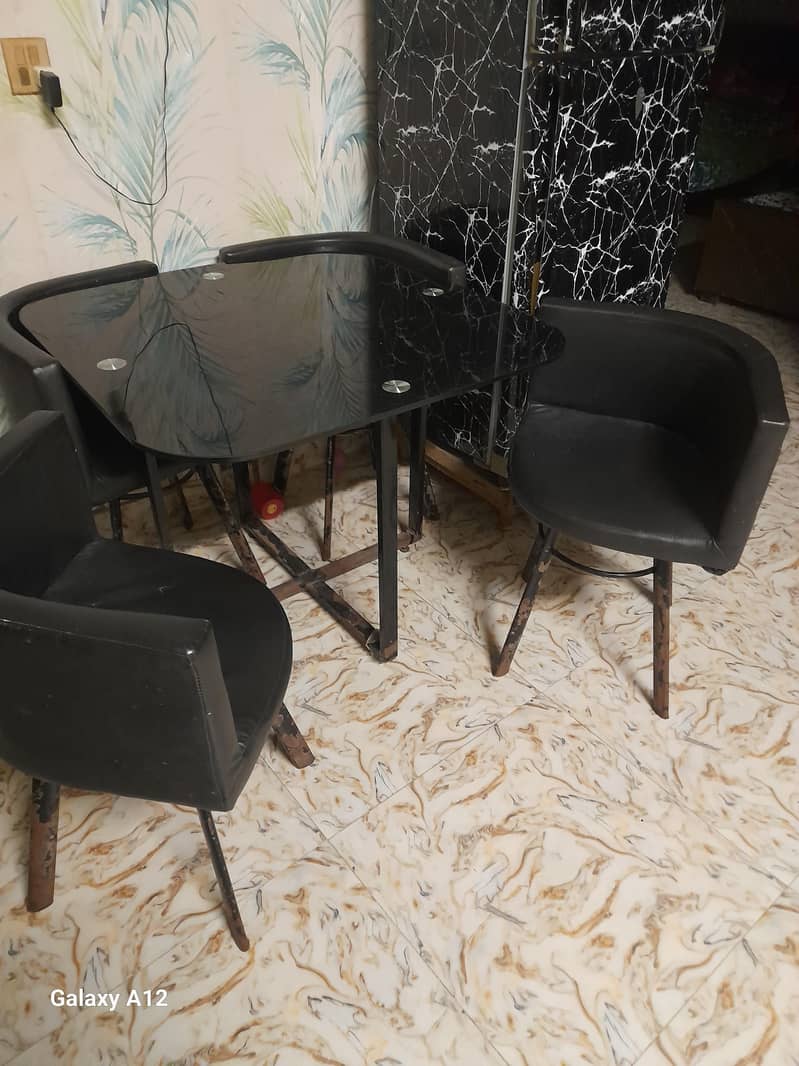 Dining table 0