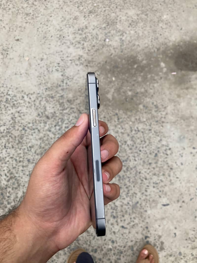 Apple iPhone 13 Pro Max 2