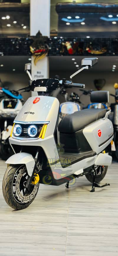Scooty Kings Yadea Metro Evee Evon Okla EV Female Ramza