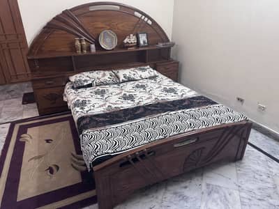 Queen size bed, with large headboard, side draws and dressing table