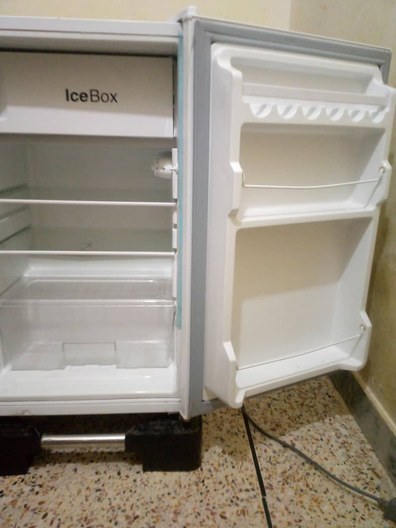 mini  fridge 1