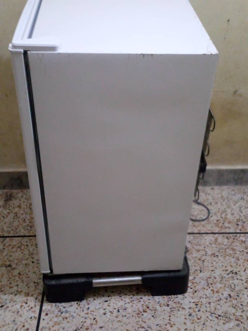 mini  fridge 5