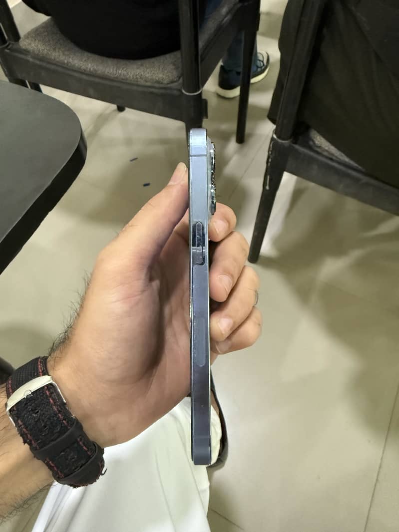 Apple iPhone 13 Pro 2