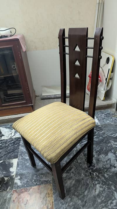 six charis with dinning table no damage repair clean look