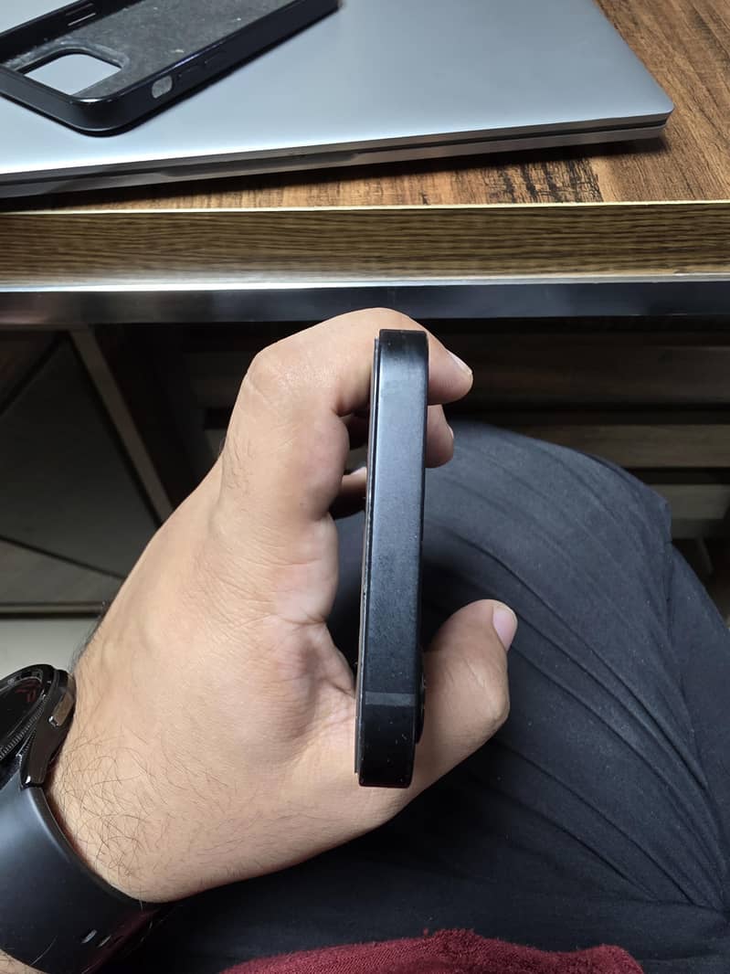 Apple iPhone 17e 3
