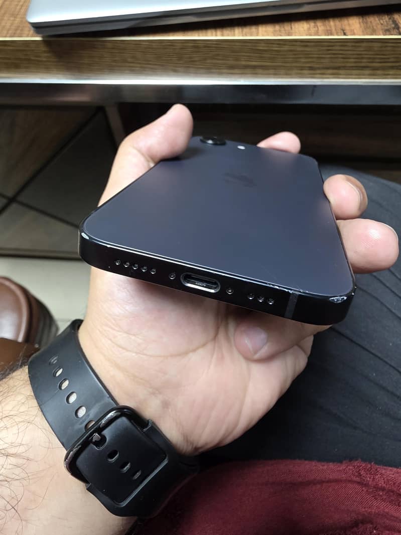 Apple iPhone 17e 4