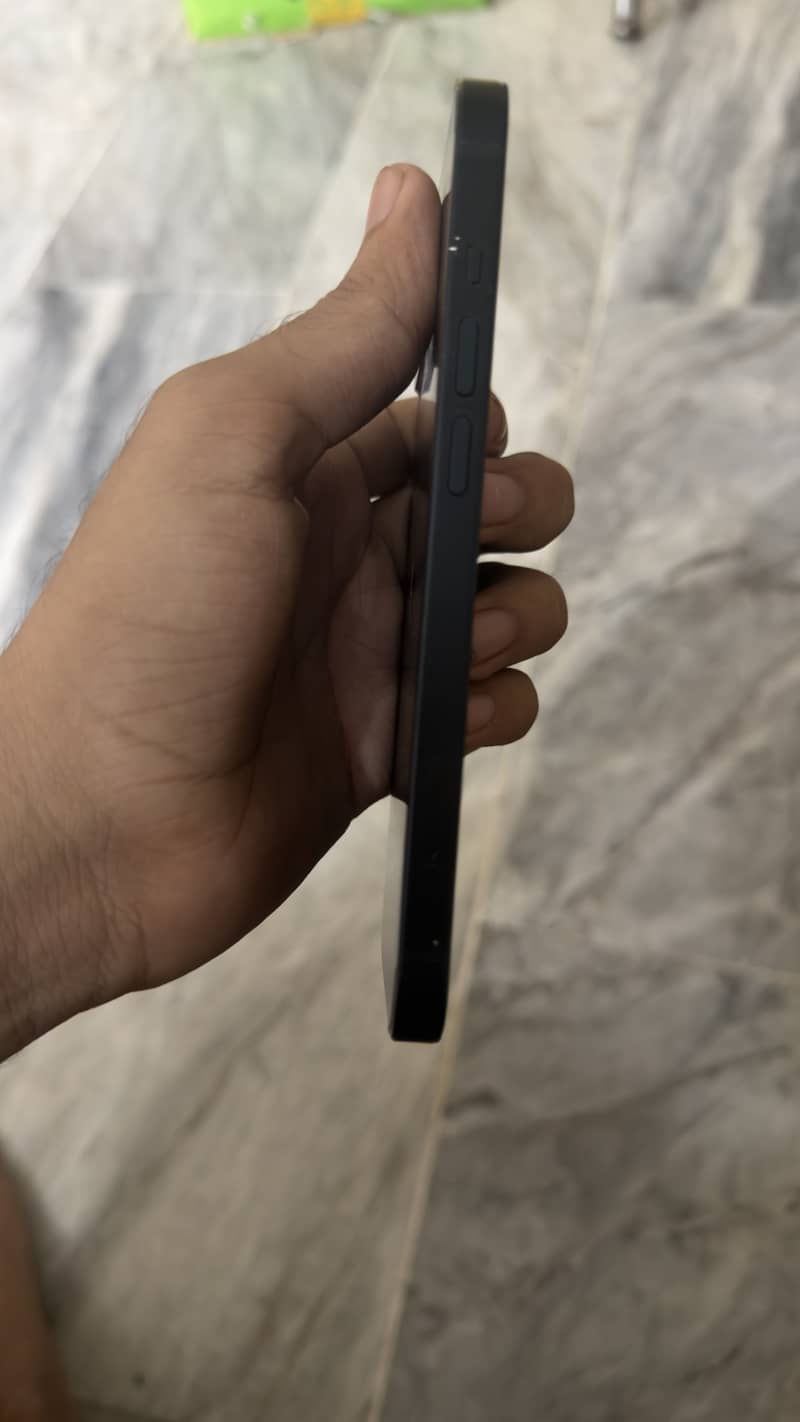 Apple iPhone 13 0