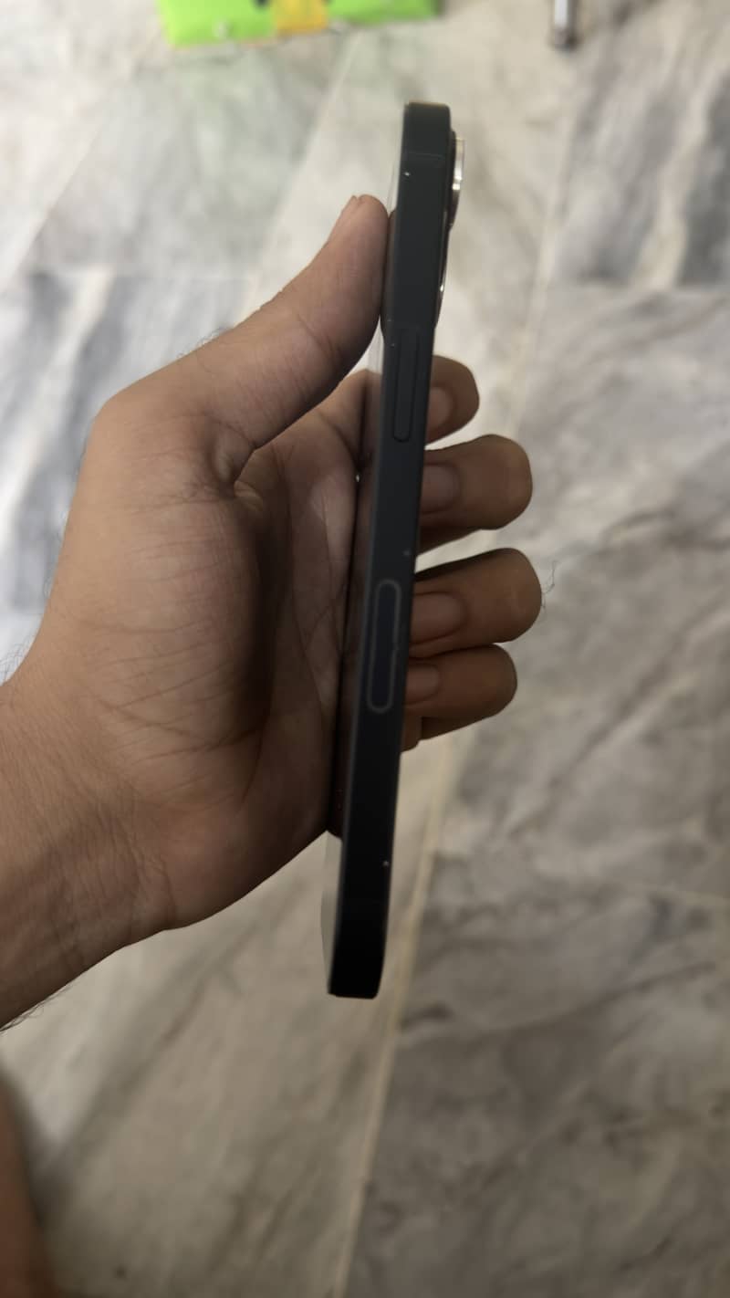 Apple iPhone 13 5