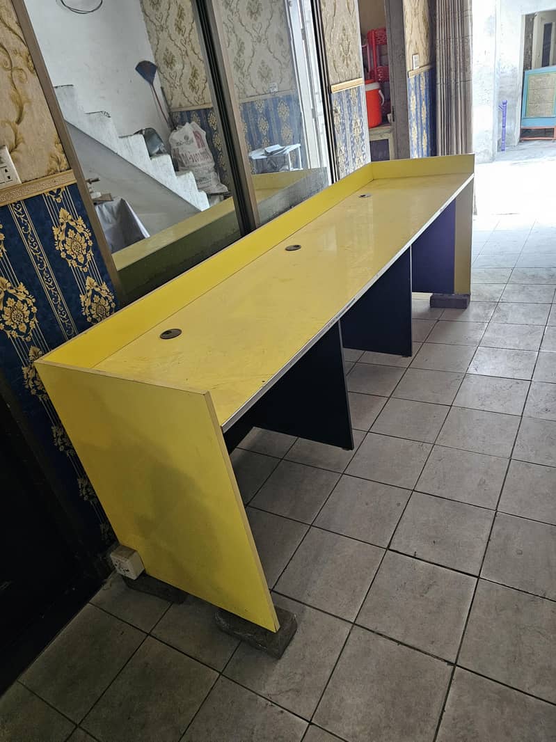 office workstations table available 1