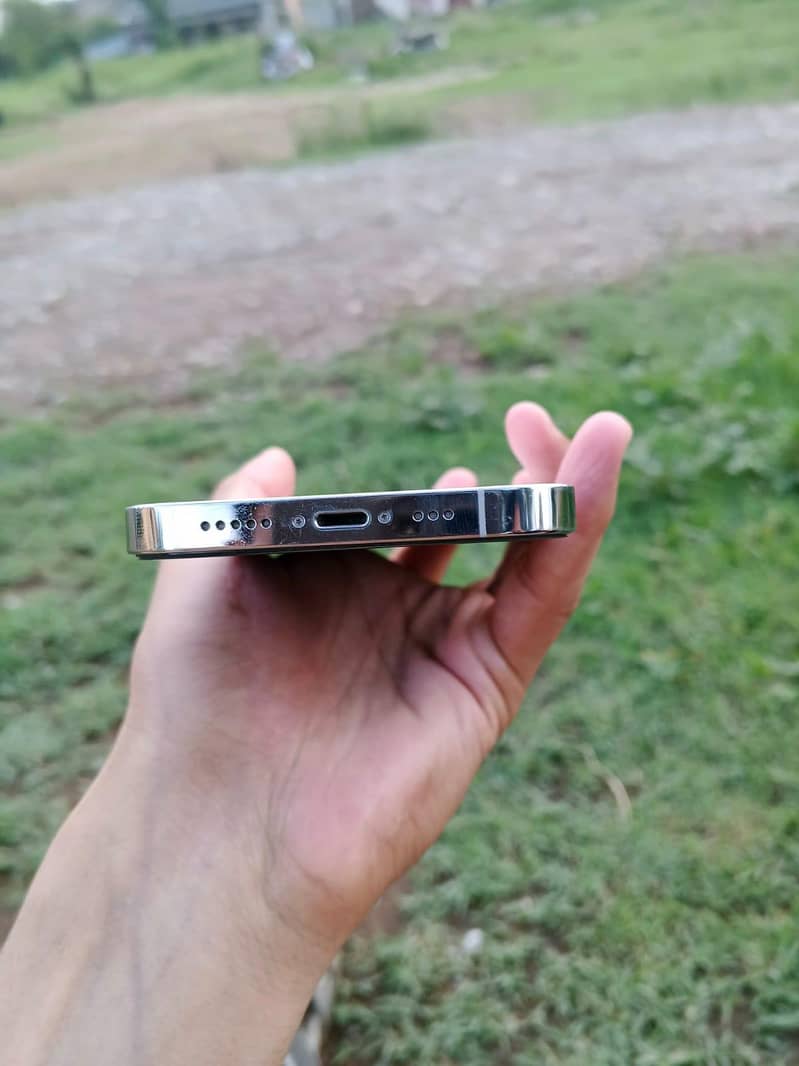 Apple iPhone 13 Pro 2