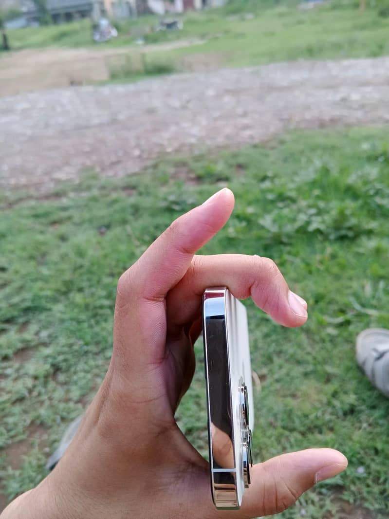 Apple iPhone 13 Pro 3