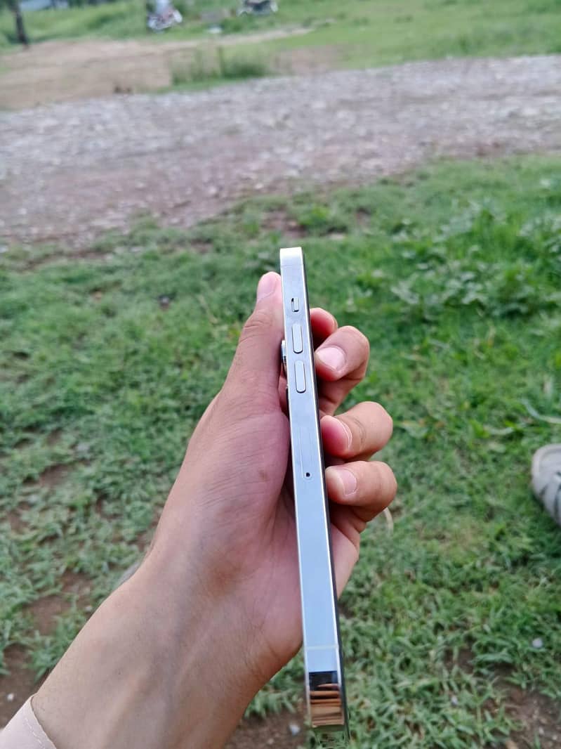Apple iPhone 13 Pro 4