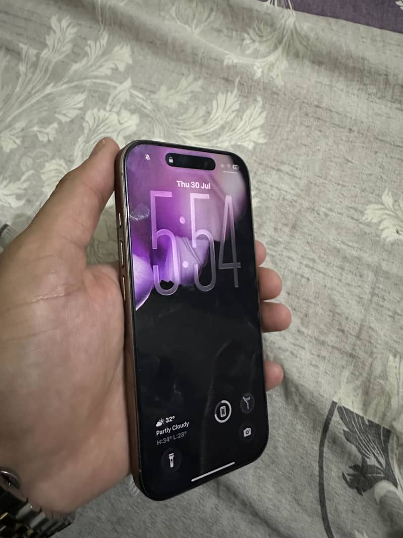 Apple iPhone 16 Pro 0