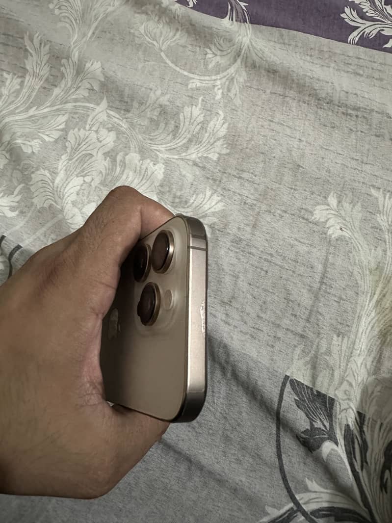 Apple iPhone 16 Pro 3