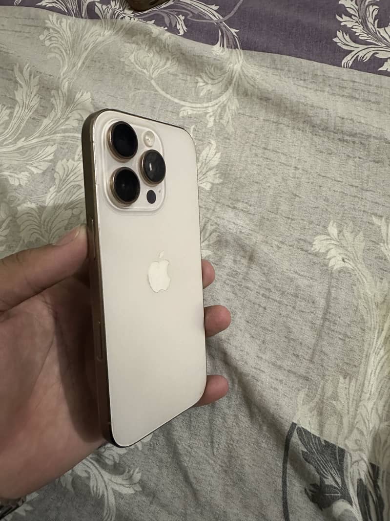 Apple iPhone 16 Pro 4